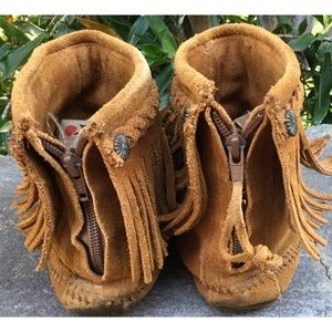 Minnetonka Shoes - Minnetonka Fringe Mocassins 8 Minnetonka Shoes - Minnetonka Fringe Mocassins 8